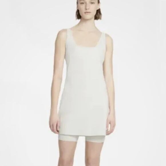 Nike Womens Bliss Luxe Training Dress Skort Light Bone Tan size large - Picture 1 of 11